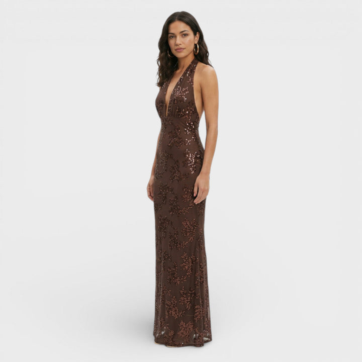 Vestido de fiesta formal con cuello halter y delicado encaje, elegante para celebraciones o graduación.