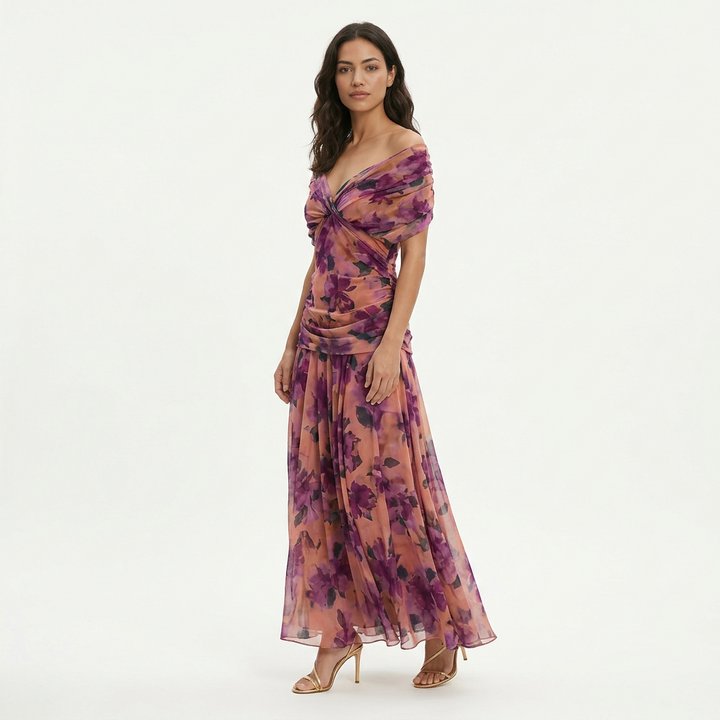 Vestido largo floral plisado para mujer, ideal invitada de boda, fiesta o celebración elegante de verano.