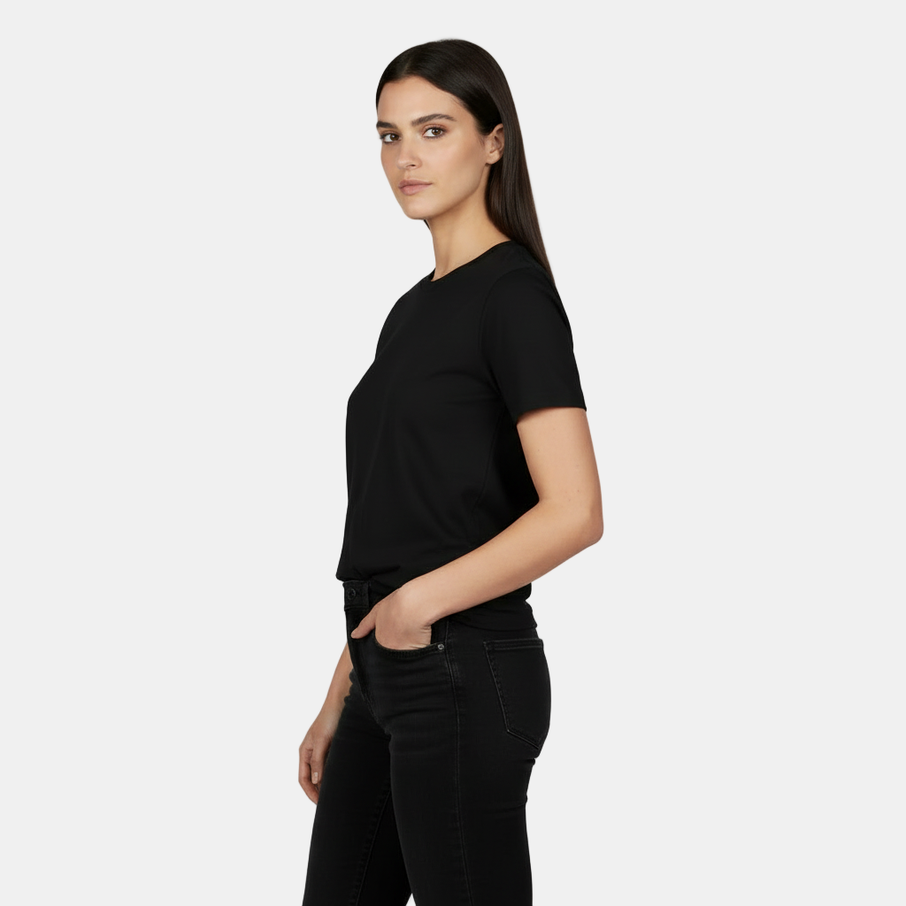 Cómoda camiseta de algodón para mujer, estilo holgado y manga corta. Ropa básica y versátil.