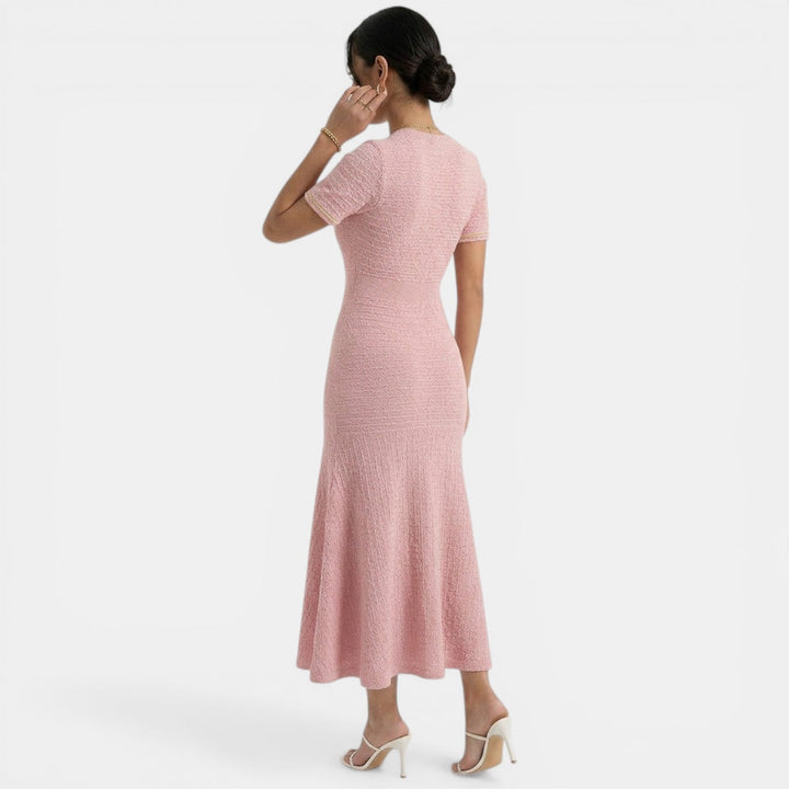 Vestido midi ajustado de verano para mujer, en colores vibrantes. Estilo elegante y casual chic.