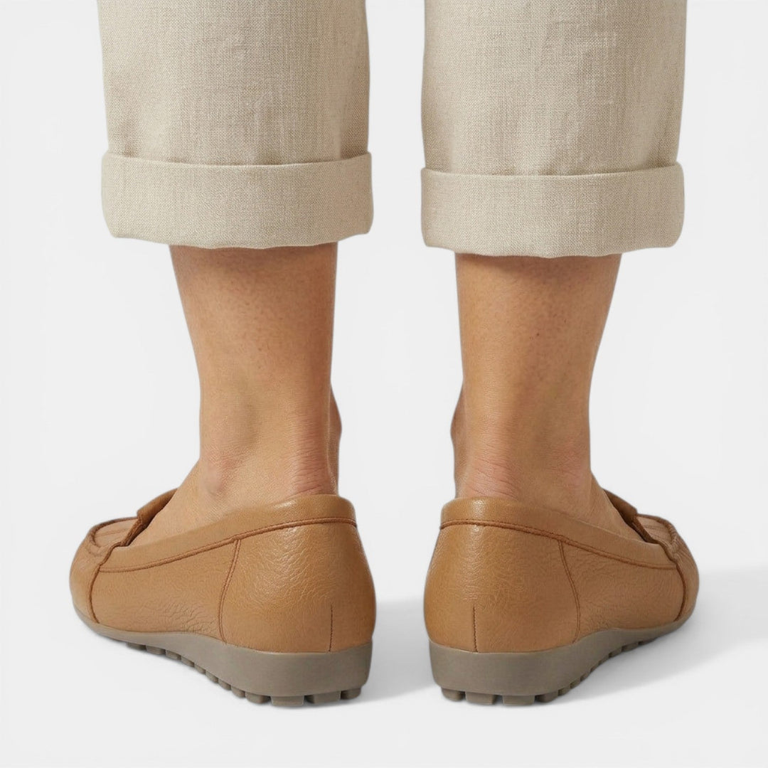 Mocasines de mujer con tacón de cuña, elegantes y ortopédicos. Confortables para el trabajo y el día a día.