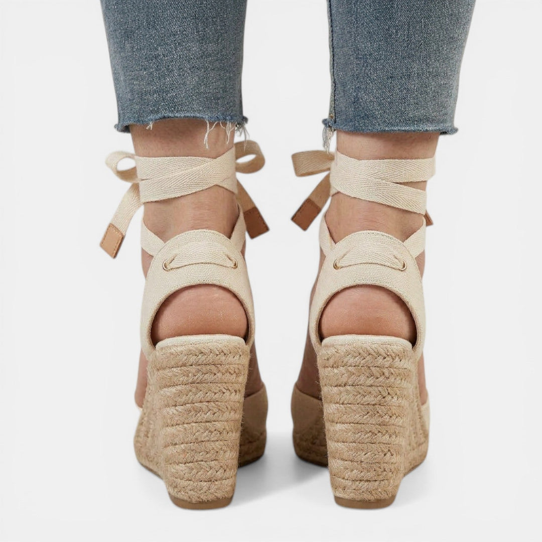 Moda femenina: Sandalias de tacón sofisticadas para mujer, calzado formal con estilo para eventos especiales.