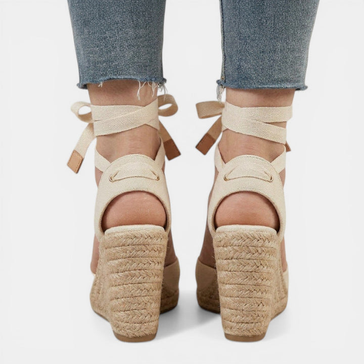 Moda femenina: Sandalias de tacón sofisticadas para mujer, calzado formal con estilo para eventos especiales.