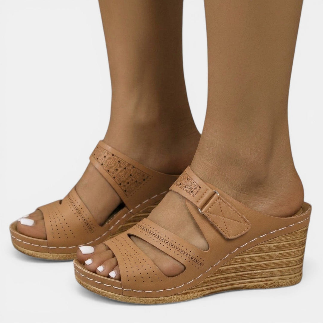 Sandalias de cuña para mujer. Diseño moderno con plataforma cómoda, calzado ortopédico versátil y fresco.