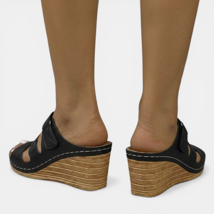 Sandalias de mujer ortopédicas y elegantes. Con cuña cómoda, ideal para cualquier look casual de verano.