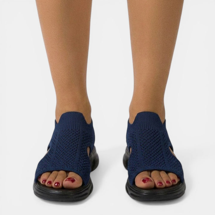 Sandalias planas de mujer. Estilo ortopédico, transpirables, proporcionan confort y son antideslizantes.