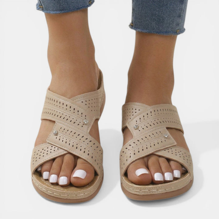 Sandalias de plataforma ortopédicas para mujer, ofrecen confort femenino y soporte. Calzado cómodo y elegante.