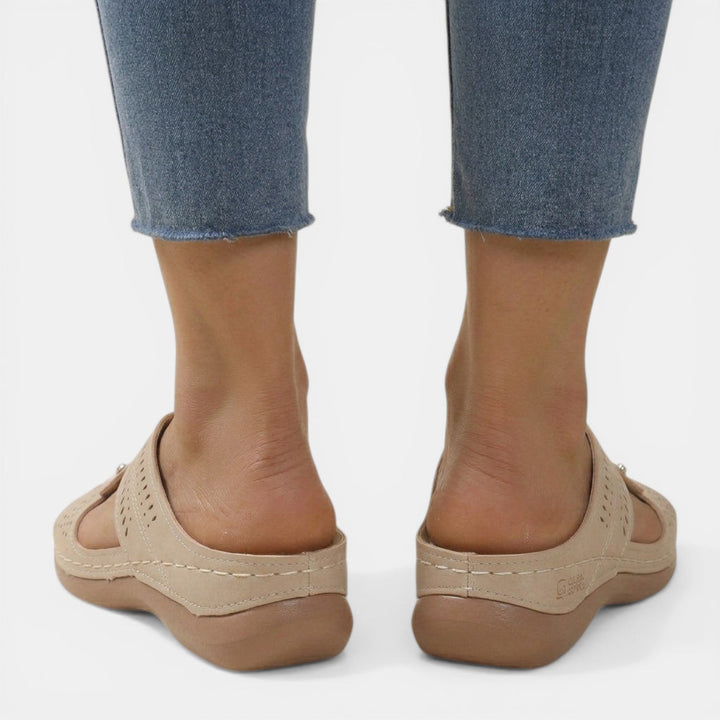 Zapatos mujer de moda verano: sandalias plataforma casuales. Estilo elegante con confort ortopédico para cada día.