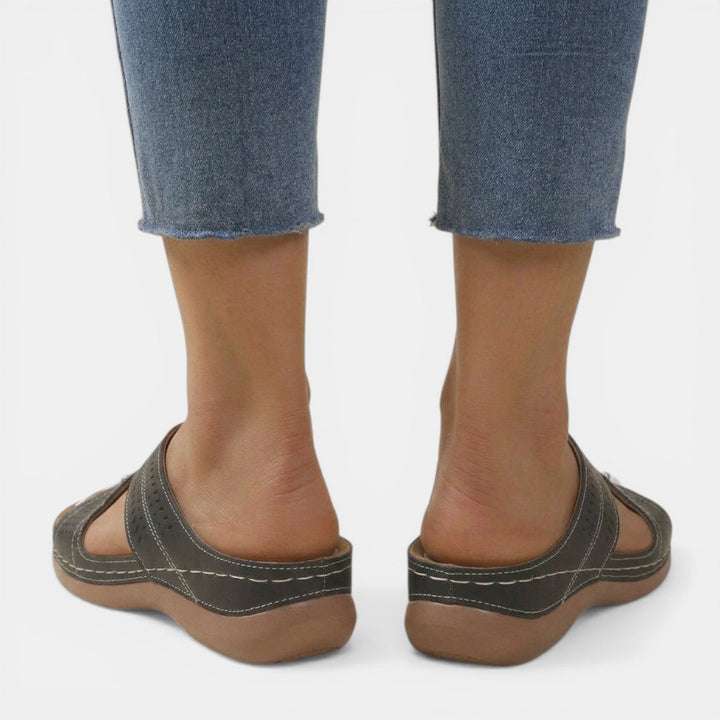 Sandalias mujer, plataforma y ortopédicas. Calzado versátil que ofrece elegancia y confort para cualquier ocasión.