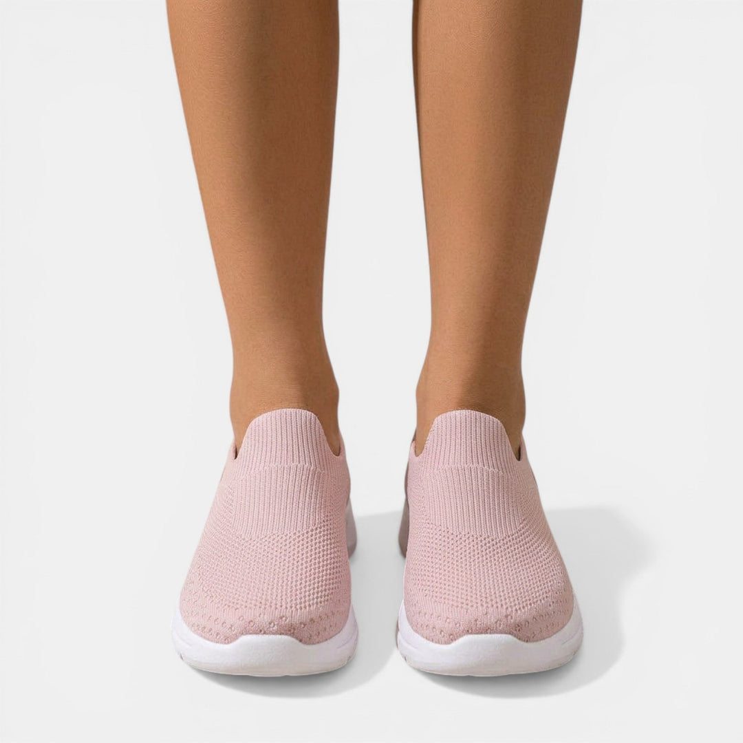 Calzado de mujer ultraligero y flexible, zapatillas ortopédicas que ofrecen bienestar y soporte.