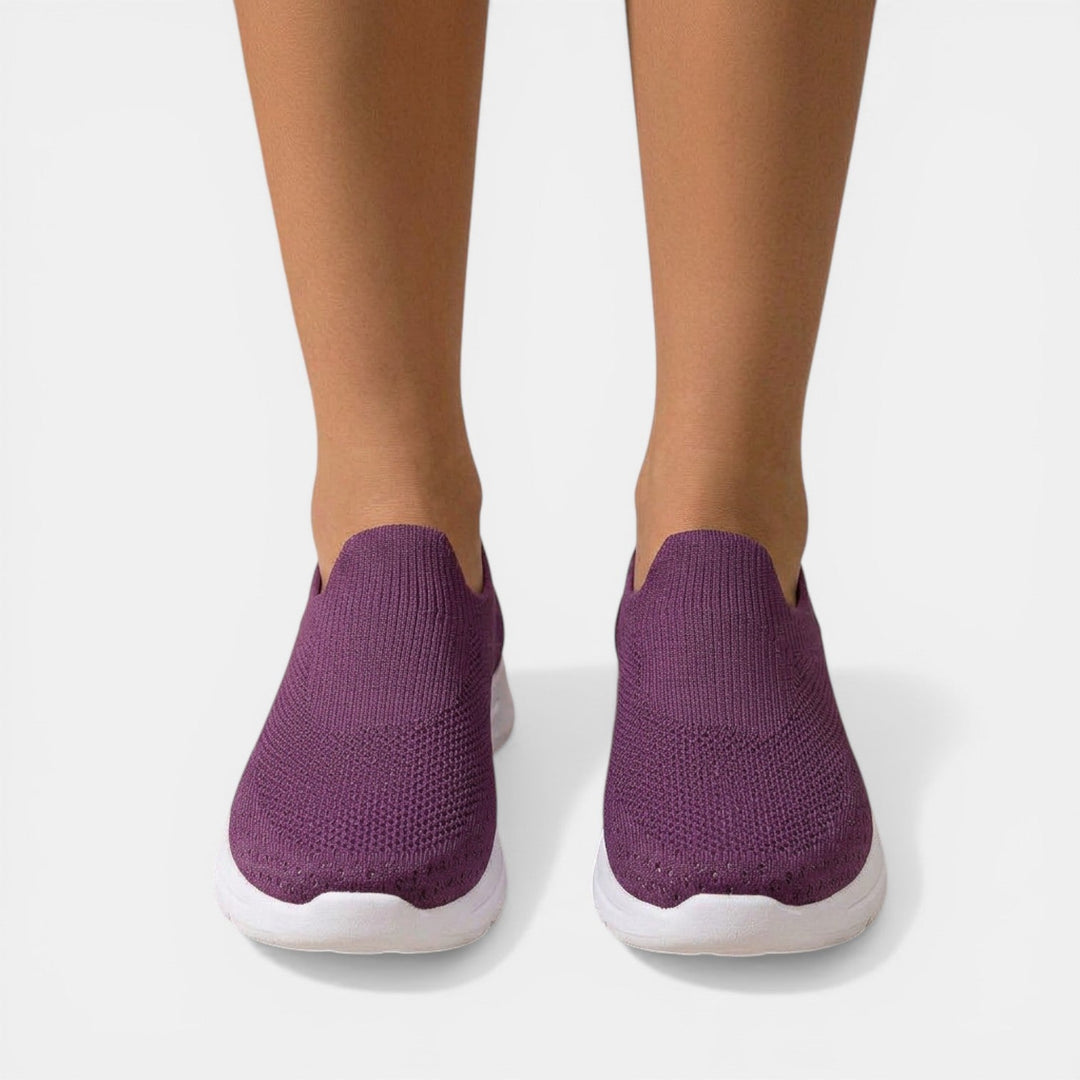 Zapatillas flexibles para mujer, ideales como calzado ortopédico cómodo para el bienestar.