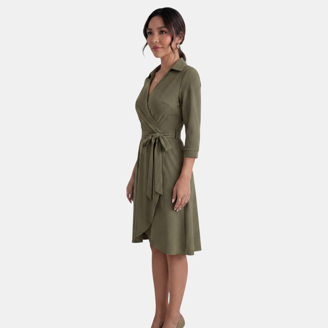 Vestido midi de manga larga, mujer. Escote V profundo. Un estilo formal y elegante para cócteles.