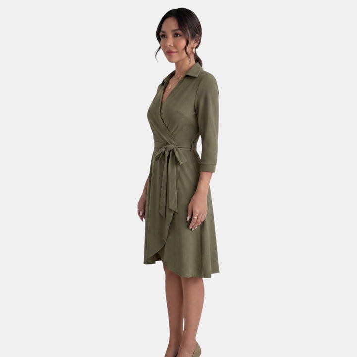 Vestido midi de manga larga, mujer. Escote V profundo. Un estilo formal y elegante para cócteles.