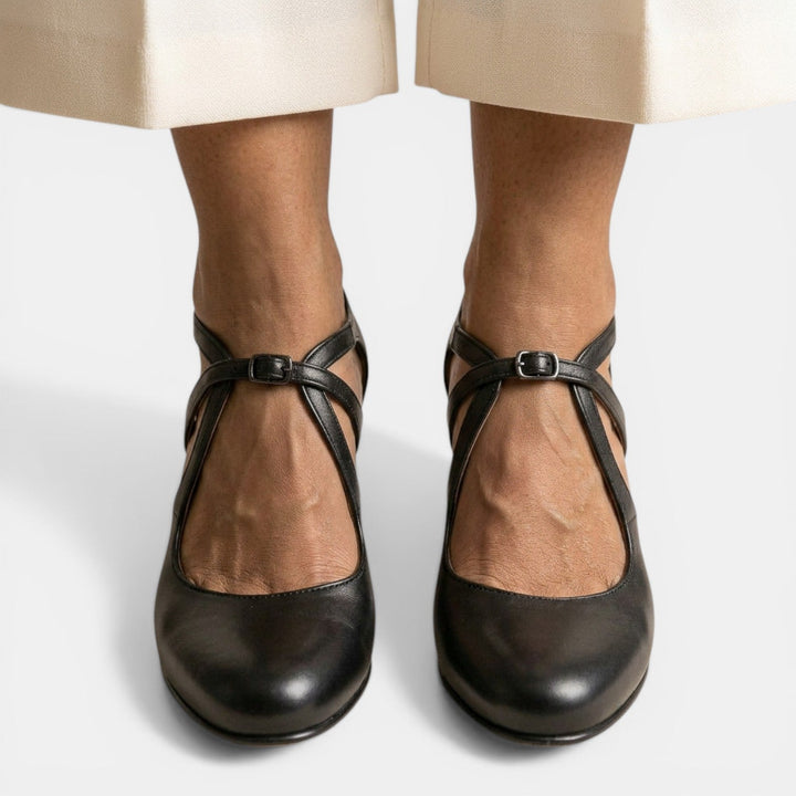 Par de sandalias T-strap para mujer con tacón ancho, listas para la temporada de verano y celebraciones.