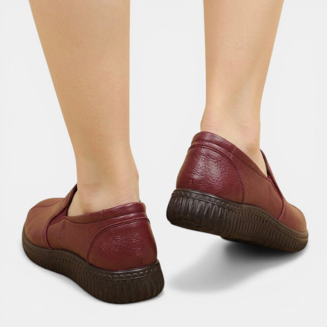Zapatos ortopédicos de mujer con máximo confort y suela antideslizante. Ideales para el día a día y la salud podal.