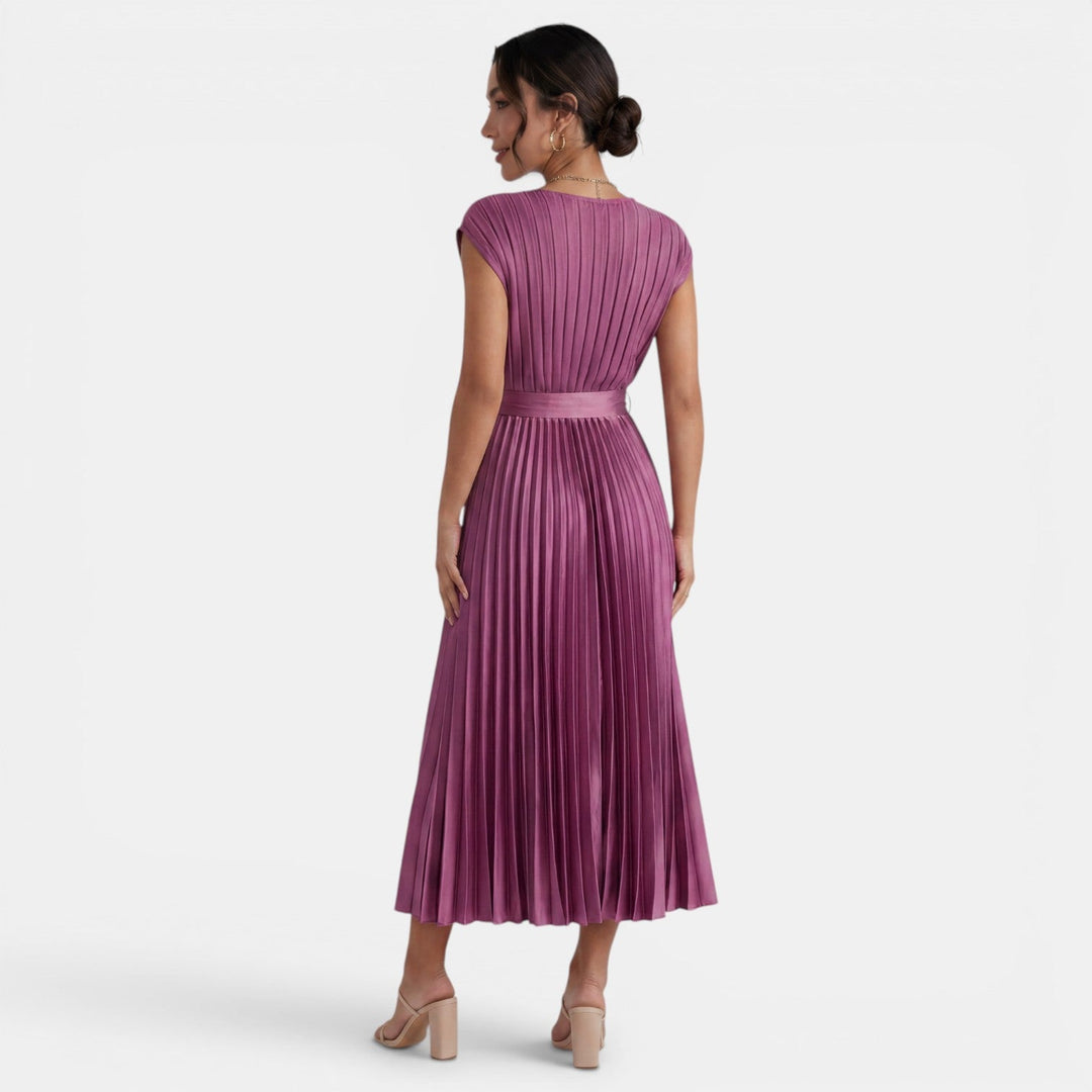 Vestido midi plisado de tela ligera para mujer, diseño elegante con cuello V, ideal para verano.