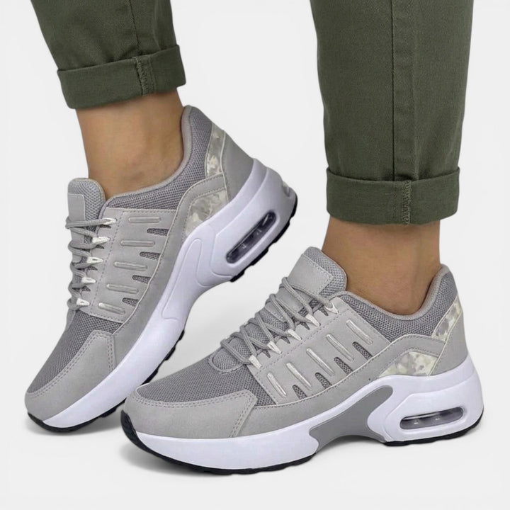 Moda femenina: zapatillas cómodas con suela ortopédica para un caminar sin dolor.