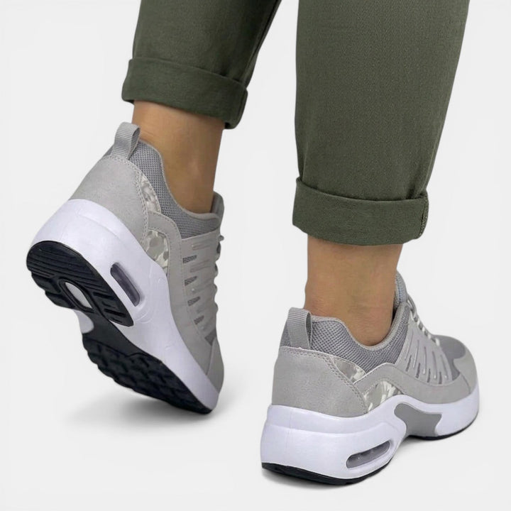 Suela de zapatilla ortopédica, diseño antideslizante y soporte ergonómico para mujer.