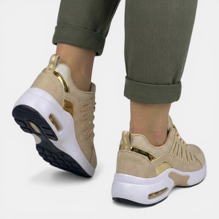 Par de zapatillas ortopédicas de mujer, calzado cómodo y elegante para un estilo de vida activo.