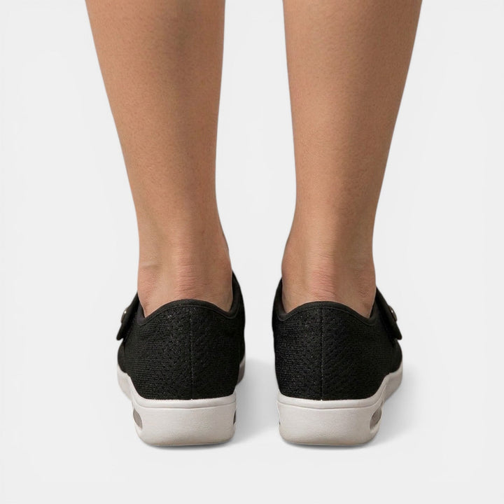 Zapatillas de mujer con velcro para confort, calzado ortopédico ideal para alivio diario.