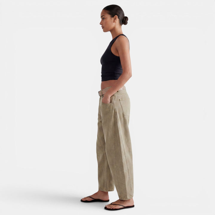Modernos jeans mujer elásticos, pierna ancha, tiro medio. Comodidad y estilo para ropa casual femenina.