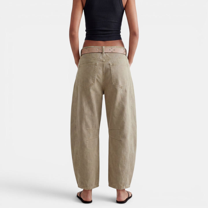 Jeans elásticos de mujer tiro medio, pierna ancha. Vaqueros cómodos para uso diario y estilo.