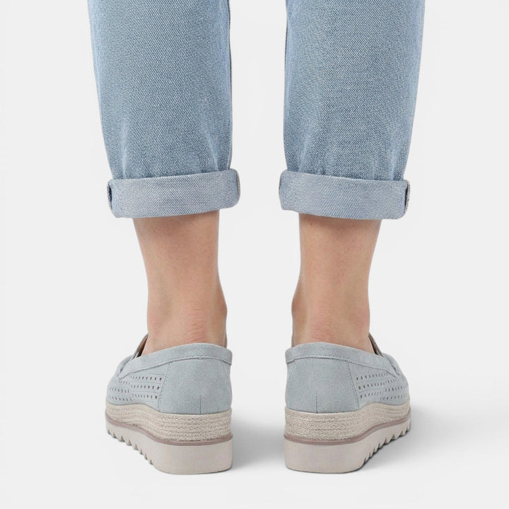 Zapatos de mujer con cuña, plataforma y diseño ortopédico. Perfectos para un estilo casual cómodo y moderno.