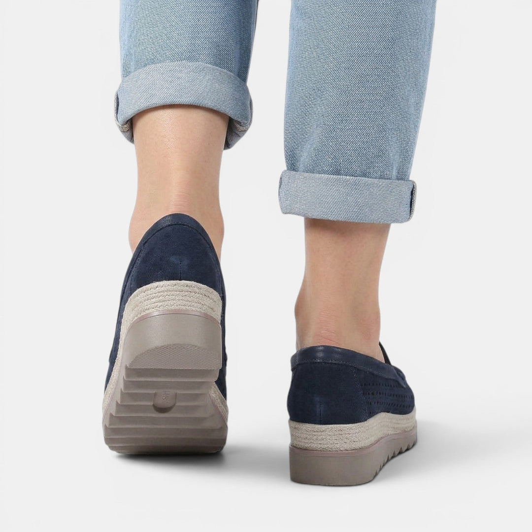 Zapatos de moda para mujer con cuña y plataforma. Estilo casual y ortopédico para máxima comodidad.