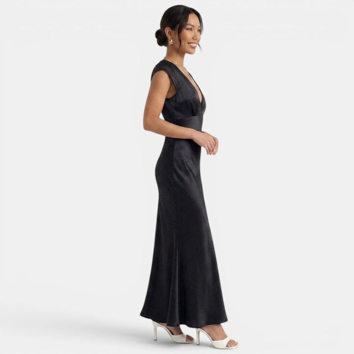 Vestido de noche verde oscuro para mujer, con escote V profundo y cut-outs sutiles. Elegante para eventos.