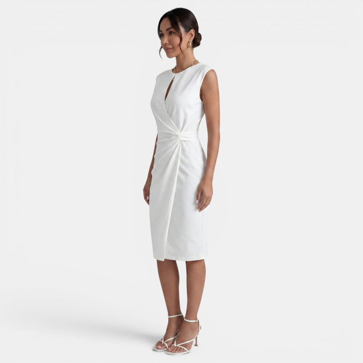 Vestido midi de mujer con diseño elegante y drapeado, ideal para ocasiones especiales y moda de verano.