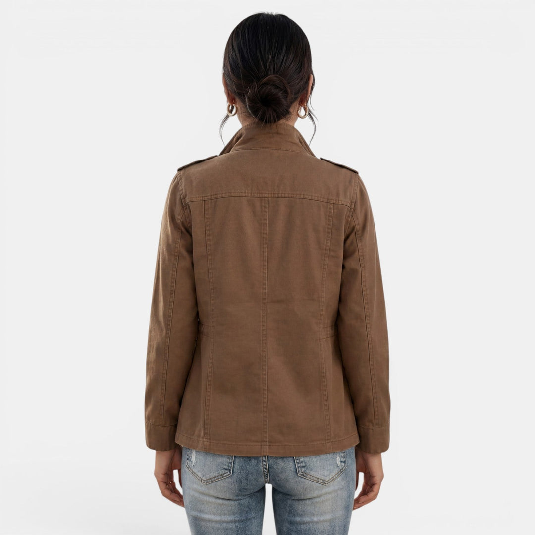 Chaqueta ligera de mujer para entretiempo, estilo casual. Con cremallera, moda versátil.