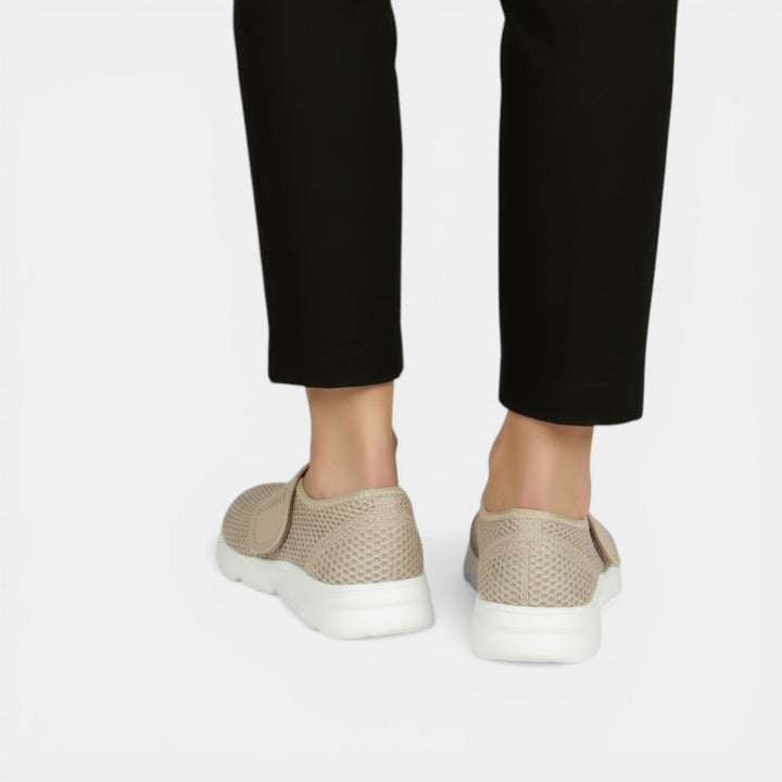 Zapatillas ligeras y cómodas, perfectas para soporte ortopédico y confort en actividades diarias.