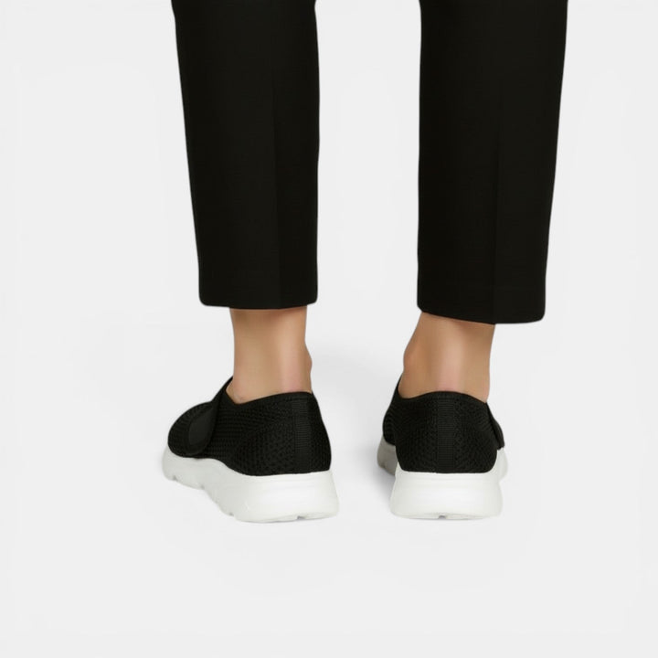 Zapatillas ortopédicas versátiles, transpirables y ultraligeras, perfectas para uso prolongado diario.
