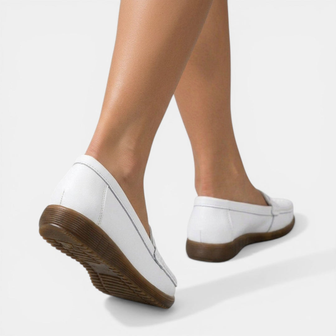 Detalle mocasín ortopédico mujer, material de calidad que garantiza durabilidad y estilo.
