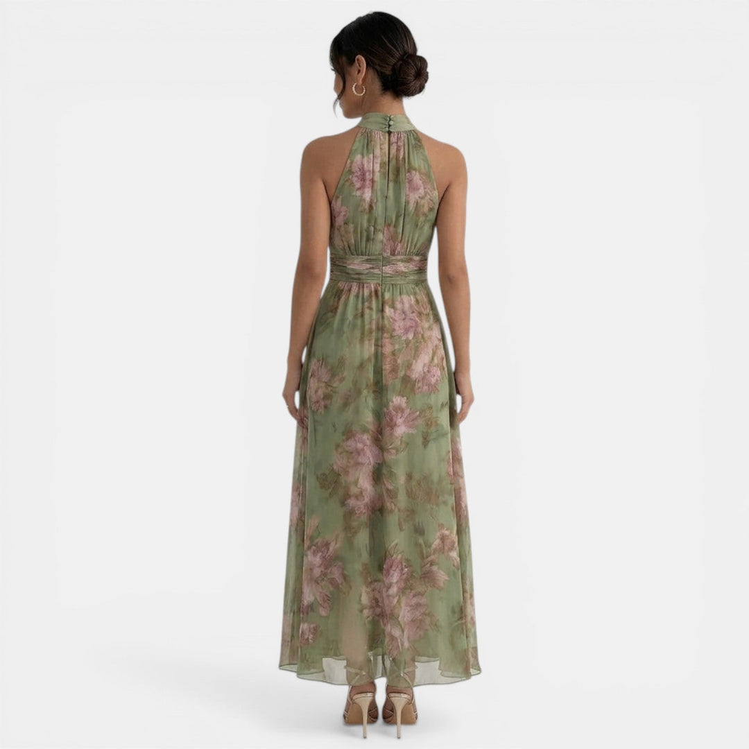 Detalle de vestido maxi floral verde para mujer, con estampado vibrante. Diseño elegante, confortable y versátil.