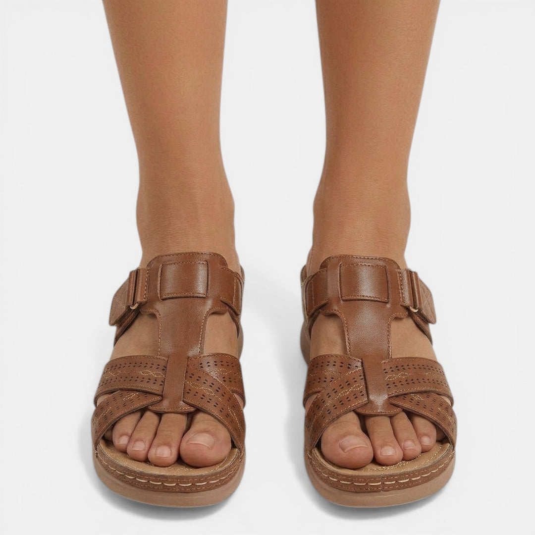 Sandalias negras de plataforma para mujer. Calzado ortopédico, cómodo, estilo casual, ideal verano.