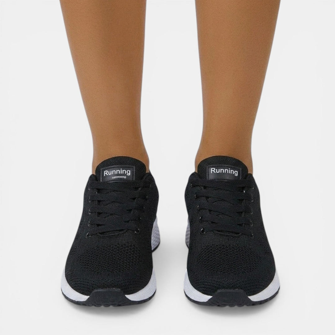 Interior acolchado de zapatillas ortopédicas que brinda soporte ergonómico y confort sin límites para los pies.