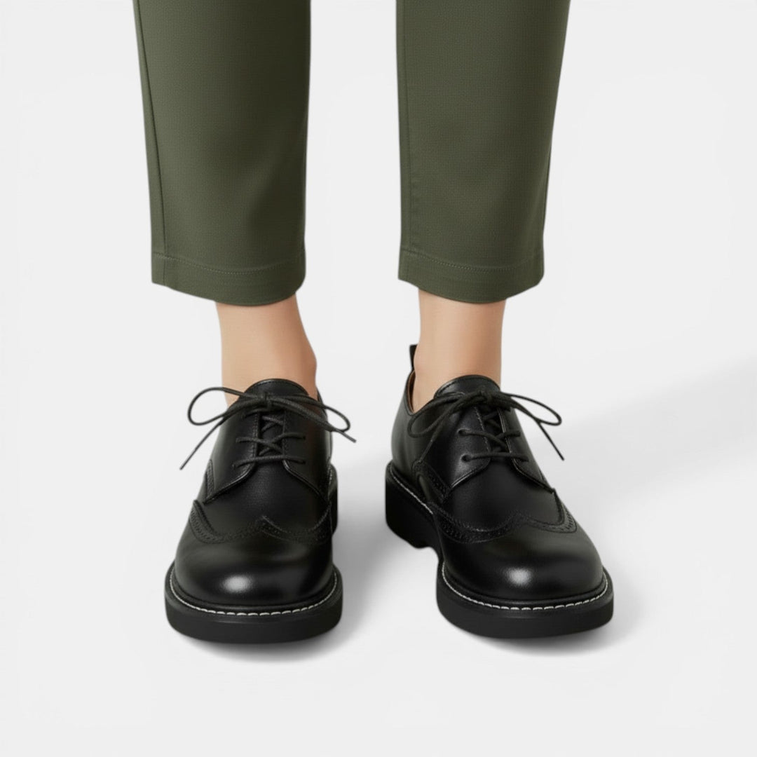 Zapatos Oxford de mujer estilo retro, calados, con tacón para un look elegante y cómodo.