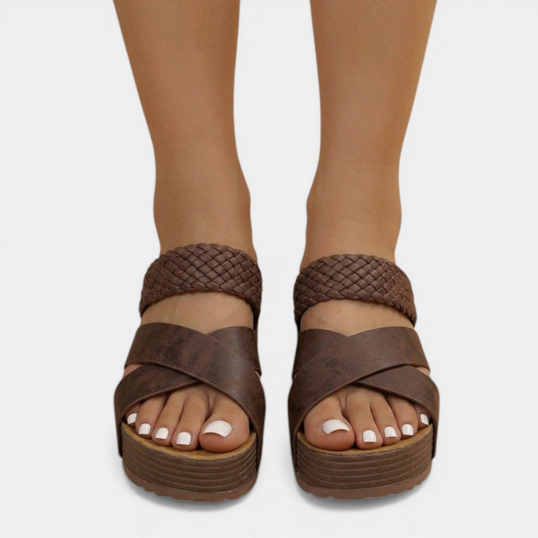 Zapatos cómodos de mujer, sandalias planas con diseño trenzado y tiras cruzadas. Ideales para el verano.