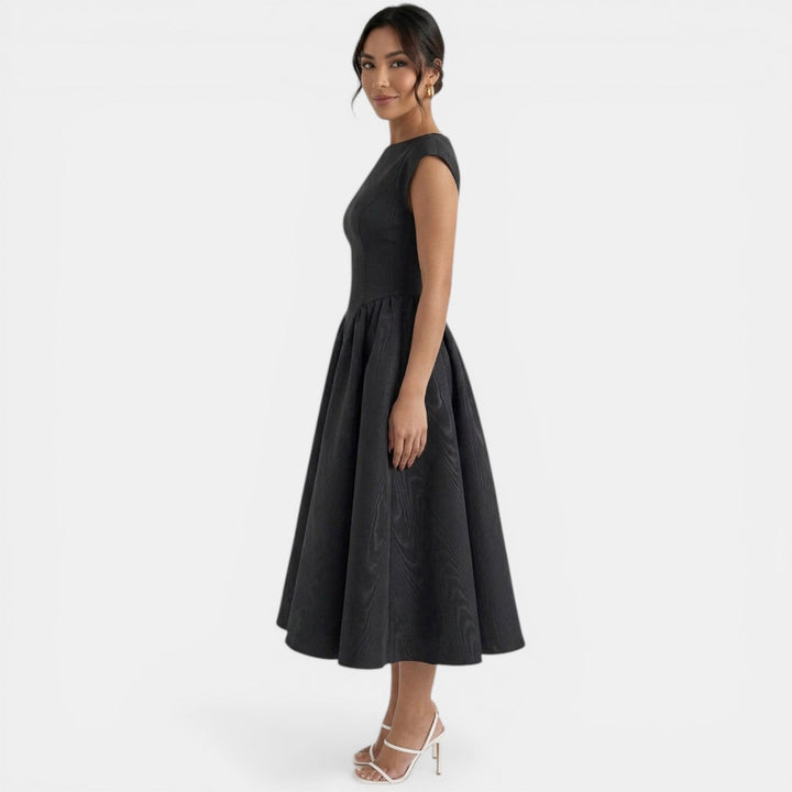 Vestido midi mujer, elegante, sin espalda. Versátil para fiesta, casual o formal. Moda verano.