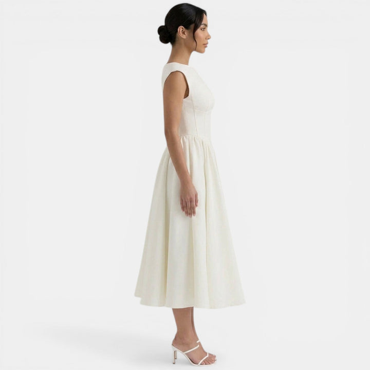 Vestido midi de mujer sin espalda, elegante y femenino para fiesta o noche de verano.