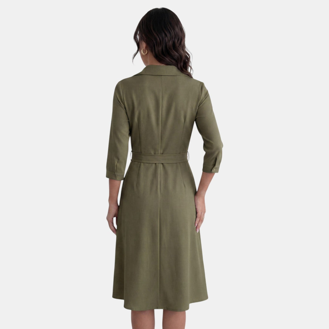 Vestido cóctel midi elegante para mujer, escote V profundo. Ideal para eventos formales de noche.