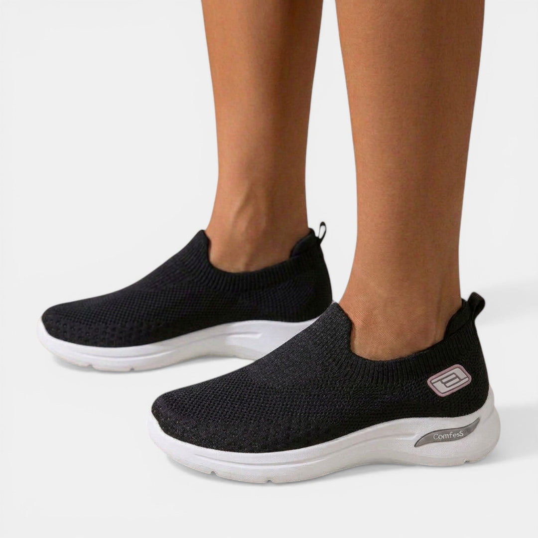 Calzado ortopédico flexible para mujer, asegurando confort, bienestar y soporte en cada paso.
