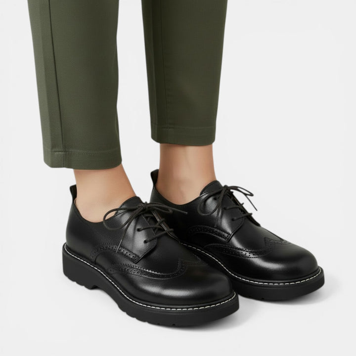 Zapatos Oxford calados ortopédicos, calzado femenino versátil, elegancia y soporte.