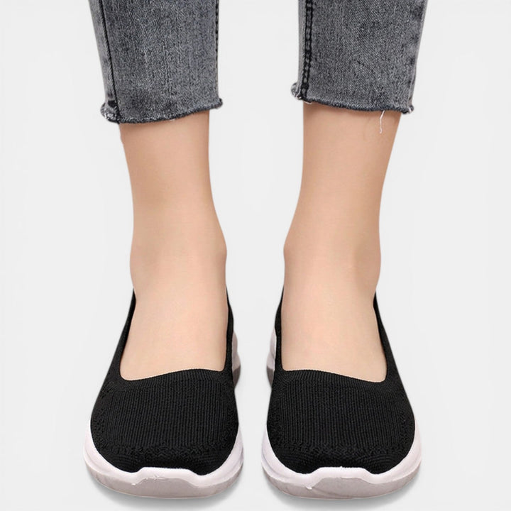 Suela amortiguada de zapatos ortopédicos de mujer, brindando soporte, flexibilidad y confort diario.