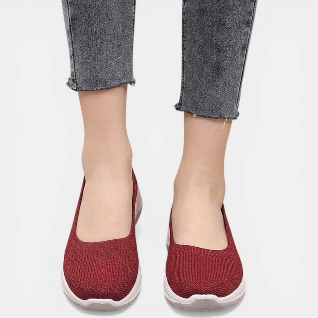 Zapatos ortopédicos diseñados para la salud y confort de los pies de mujer, con amortiguación y soporte.