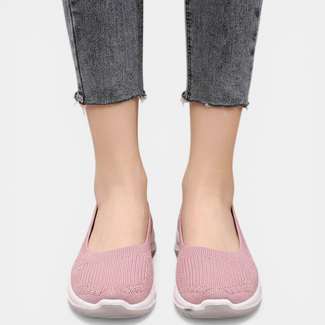 Zapatos ortopédicos de mujer con suela de amortiguación para soporte, flexibilidad y confort al caminar.