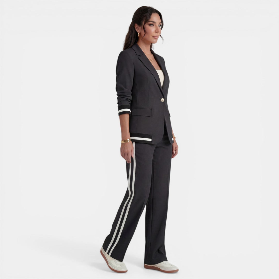 Moda ejecutiva mujer: conjunto de blazer y pantalón ancho, elegante y cómodo para el trabajo.