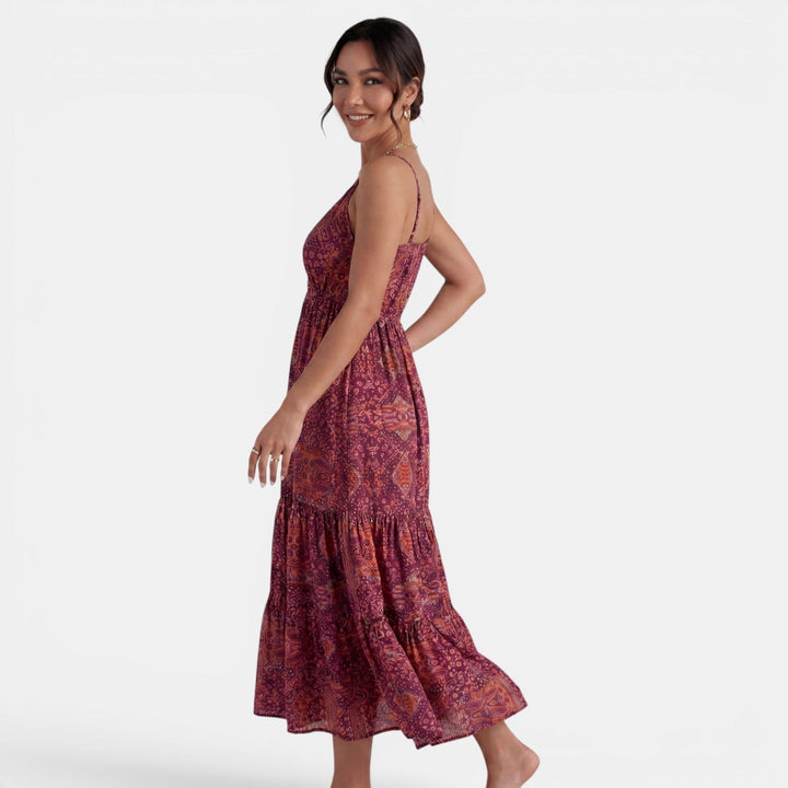 Vestido maxi boho con estampado veraniego para mujer, tirantes finos. Estilo relajado, perfecto para días cálidos.