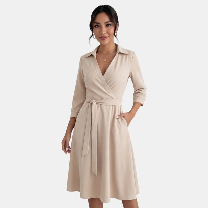 Vestido midi elegante para mujer con escote V profundo. Ideal para fiestas y eventos formales.